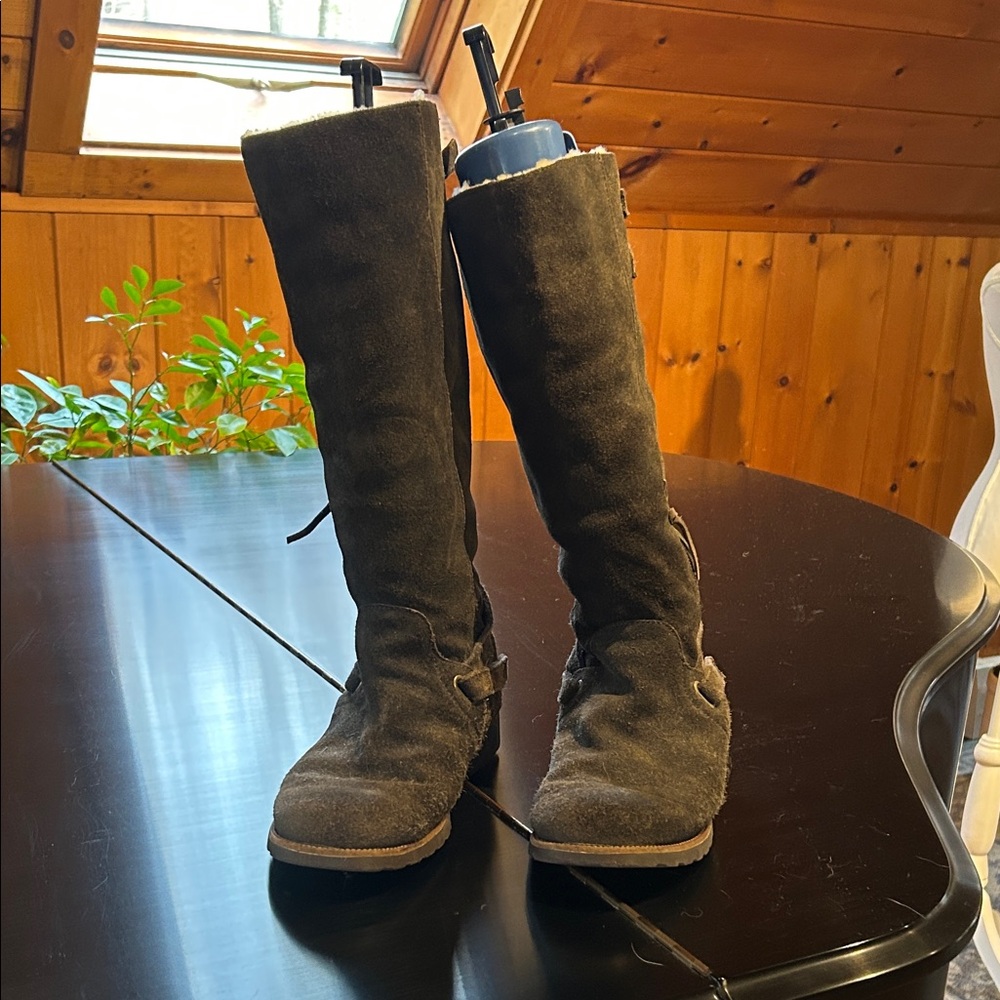 Emu Dark Brown suede boots